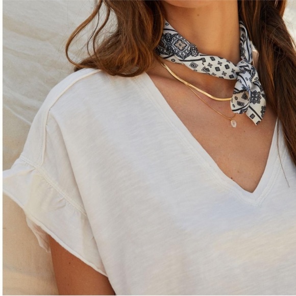 Anthropologie Pilcro flutter sleeve v-neck tee, size M, cream colored - Picture 4 of 4